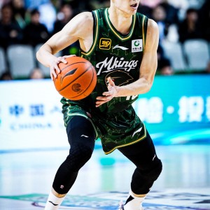 米乐体育官网-不让打了吗？开局1分钟郭昊文&amp;赵柏清冲突 双双被换下再未上场